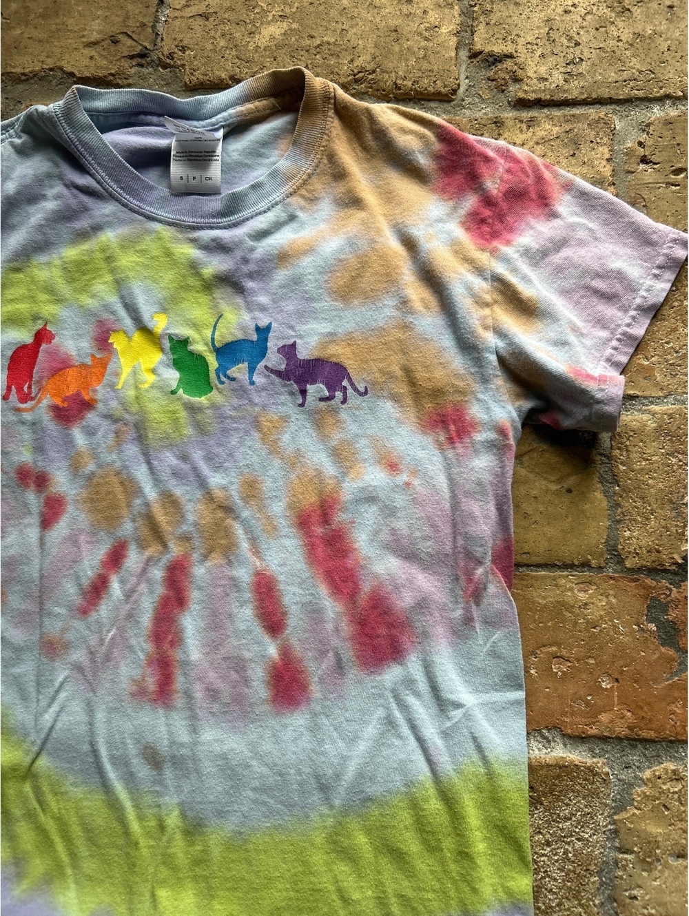 Gildan Heavy Cotton Tie-Dye Cat Silhouette T-Shirt Small